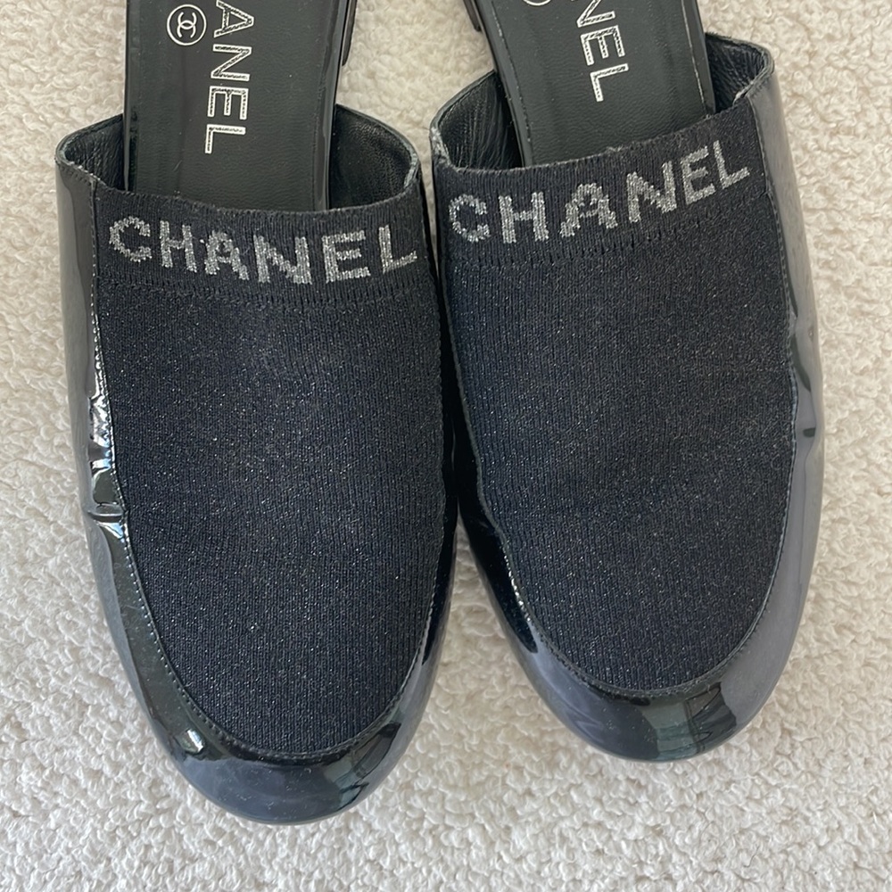Chanel Slides - Picture 3 of 4